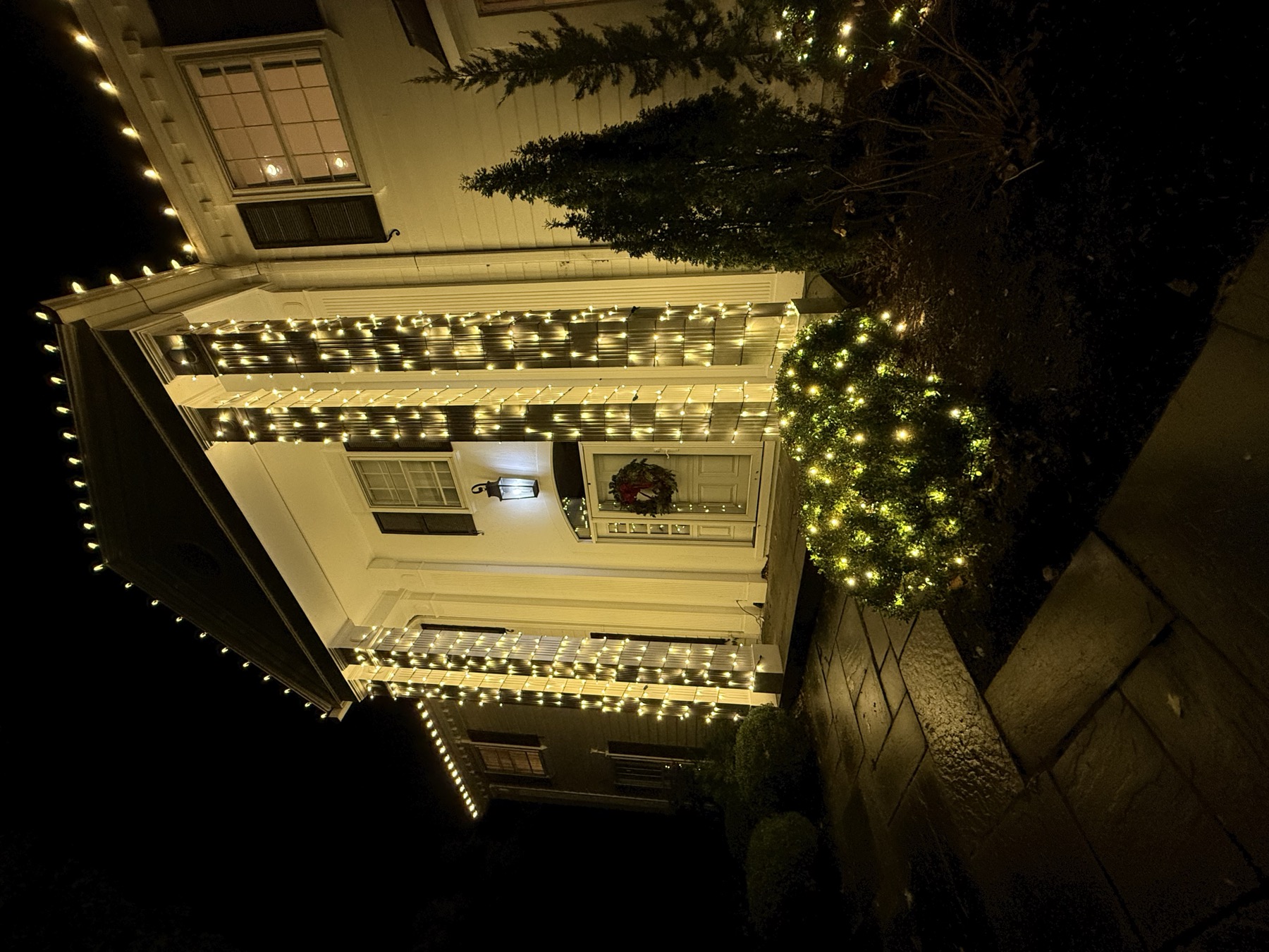 Holiday exterior lighting